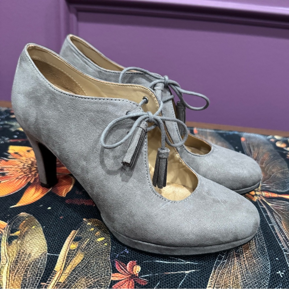 Naturalizer Grey Suede Heels